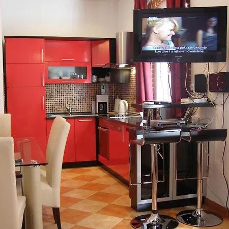 スプリット アーティスティック アパート *