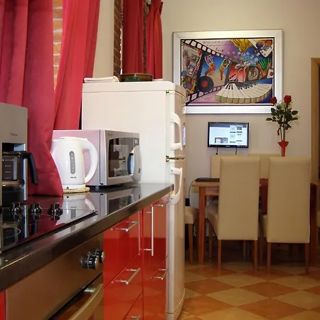 Artistic Apartment Split